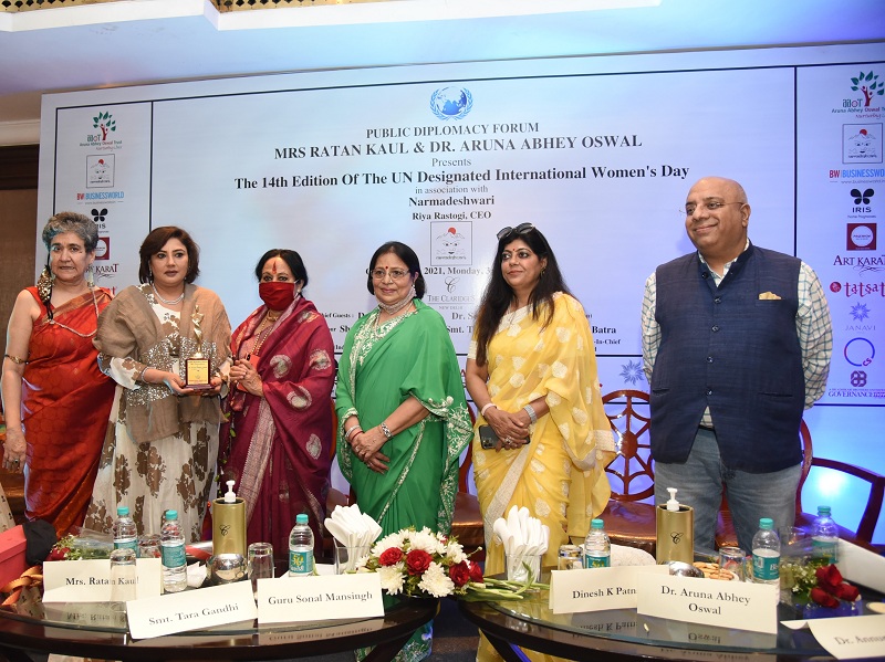 Ratan Kaul-Founder President of Public Diplomacy Forum; Sumi Gupta- Director Tatsat Foundation; Dr Sonal Mansingh- Padama Vibhushan & Member of Parliament, Rajya Sabha; Aruna Oswal- Chairperson of Aruna Oswal Trust; Dr. Renu Hussain-Author; Dr Annurag Batra-Chairman of Business World